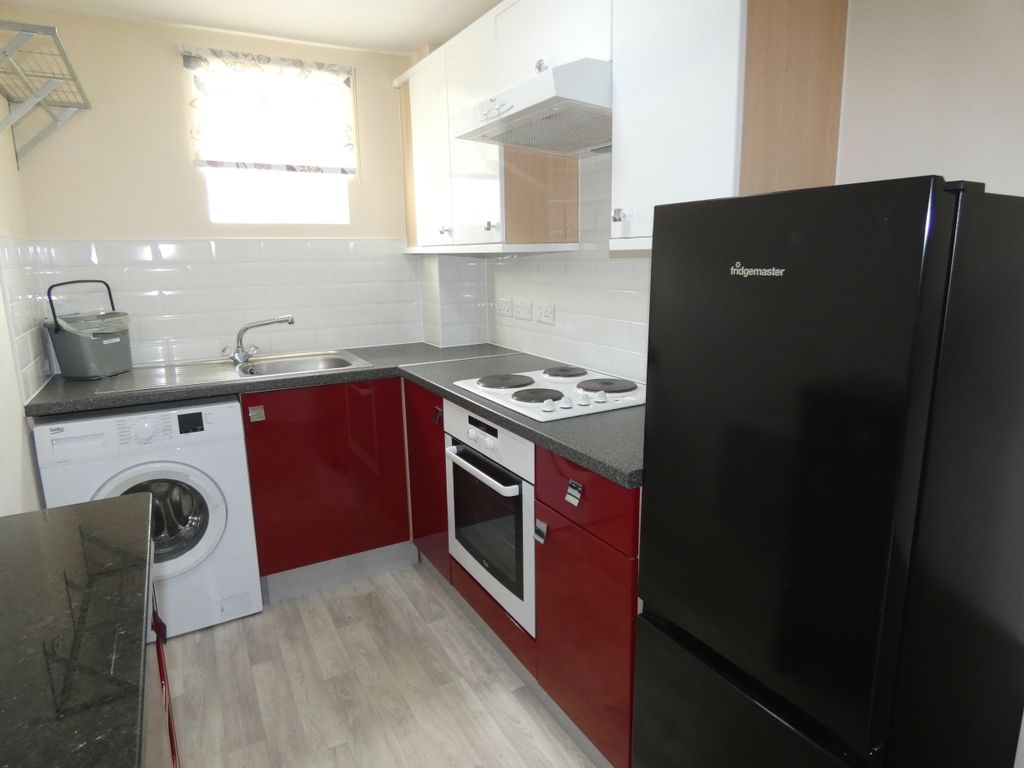 2 bed flat to rentHighlander Drive, Donnington TF2 photo 3