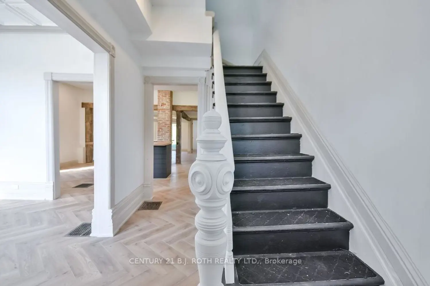 Additional image 14 of 1998 Old Barrie Road