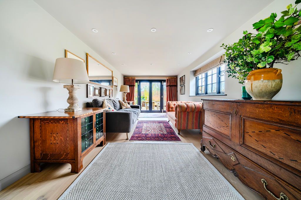 Additional image 8 of 1 bed detached house to rentPickhurst Road, Godalming GU8