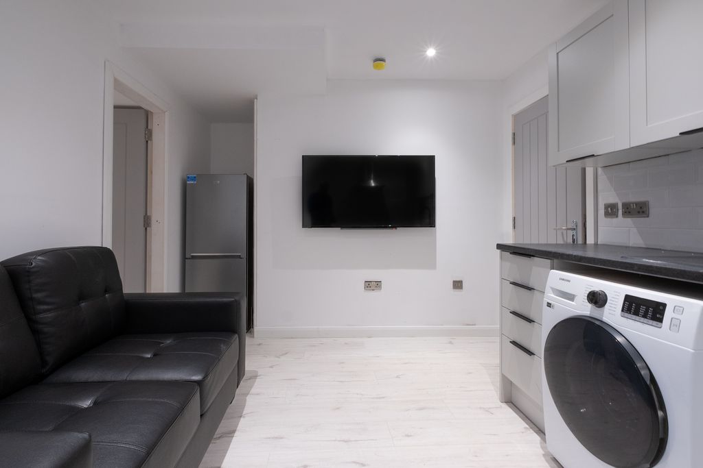 Additional image 3 of 2 bed shared accommodation to rentSt. Albans Road, Swansea SA2