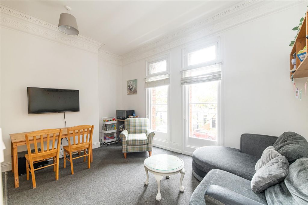 5 bed shared accommodation to rentOtterburn Villas, Jesmond, Newcastle Upon Tyne NE2 photo 2