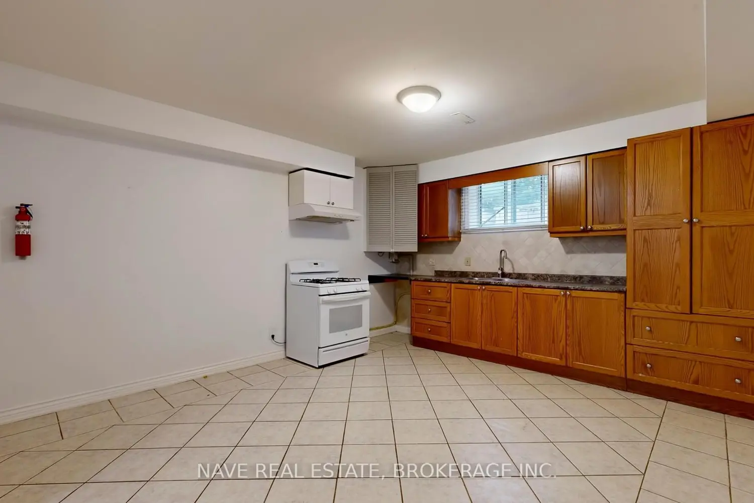 Additional image 11 of 9747 Bathurst Street