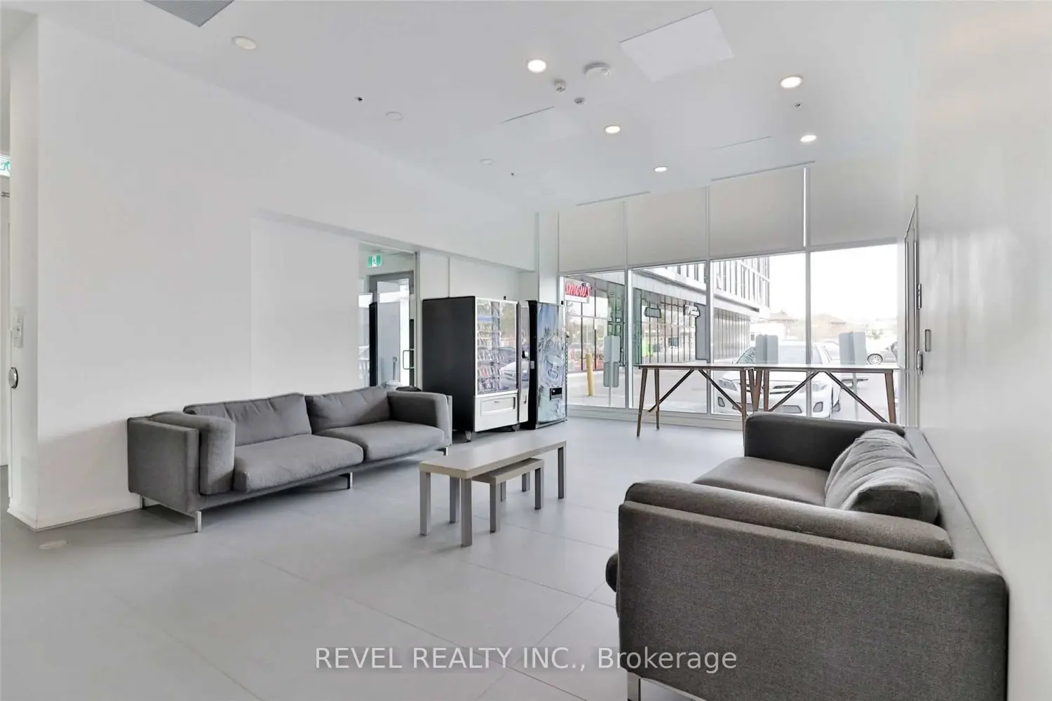 Additional image 17 of 1800 Simcoe Street 204