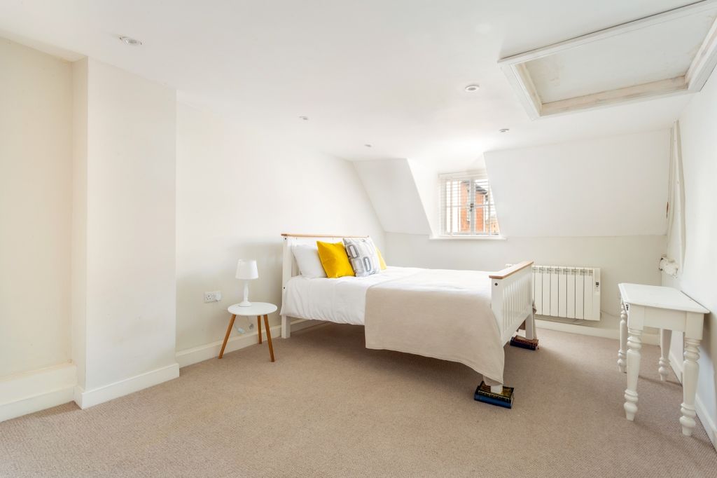 Additional image 6 of 2 bed flat to rentFisherton Street, Salisbury SP2
