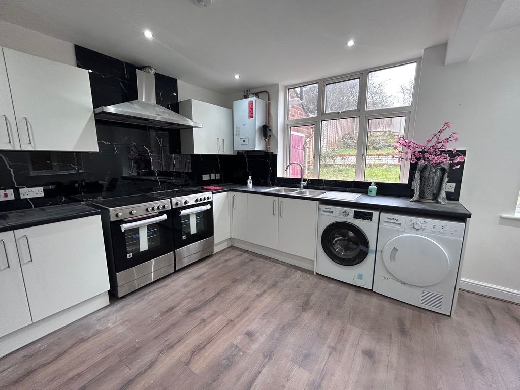 Additional image 5 of 6 bed property to rentMilton Road, Luton LU1