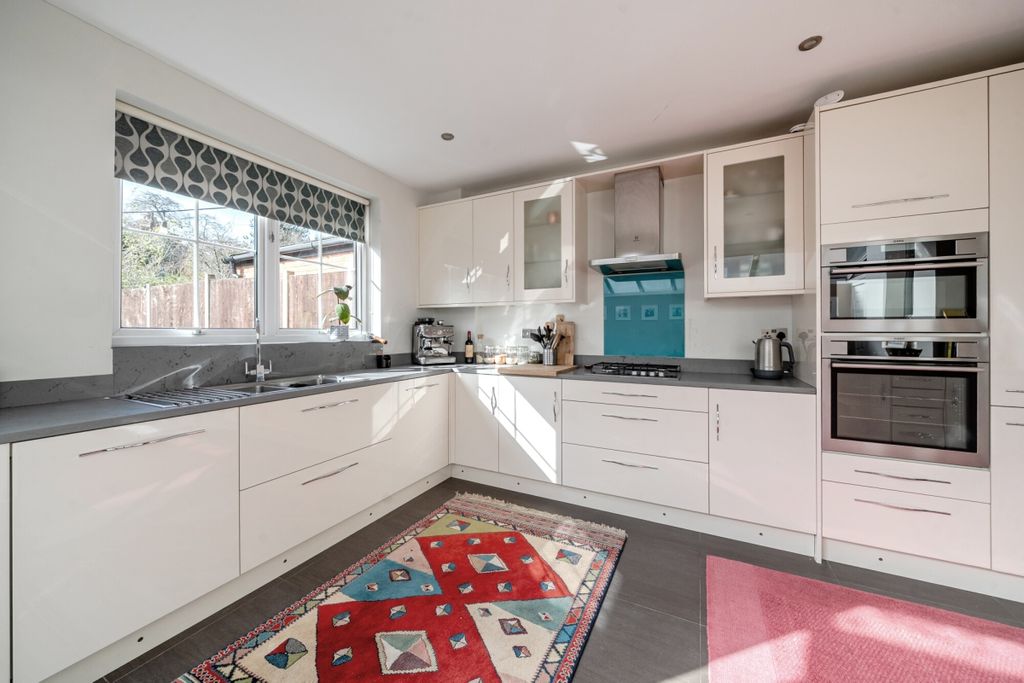 Additional image 4 of 4 bed semi-detached house to rentKings Road, Ascot SL5