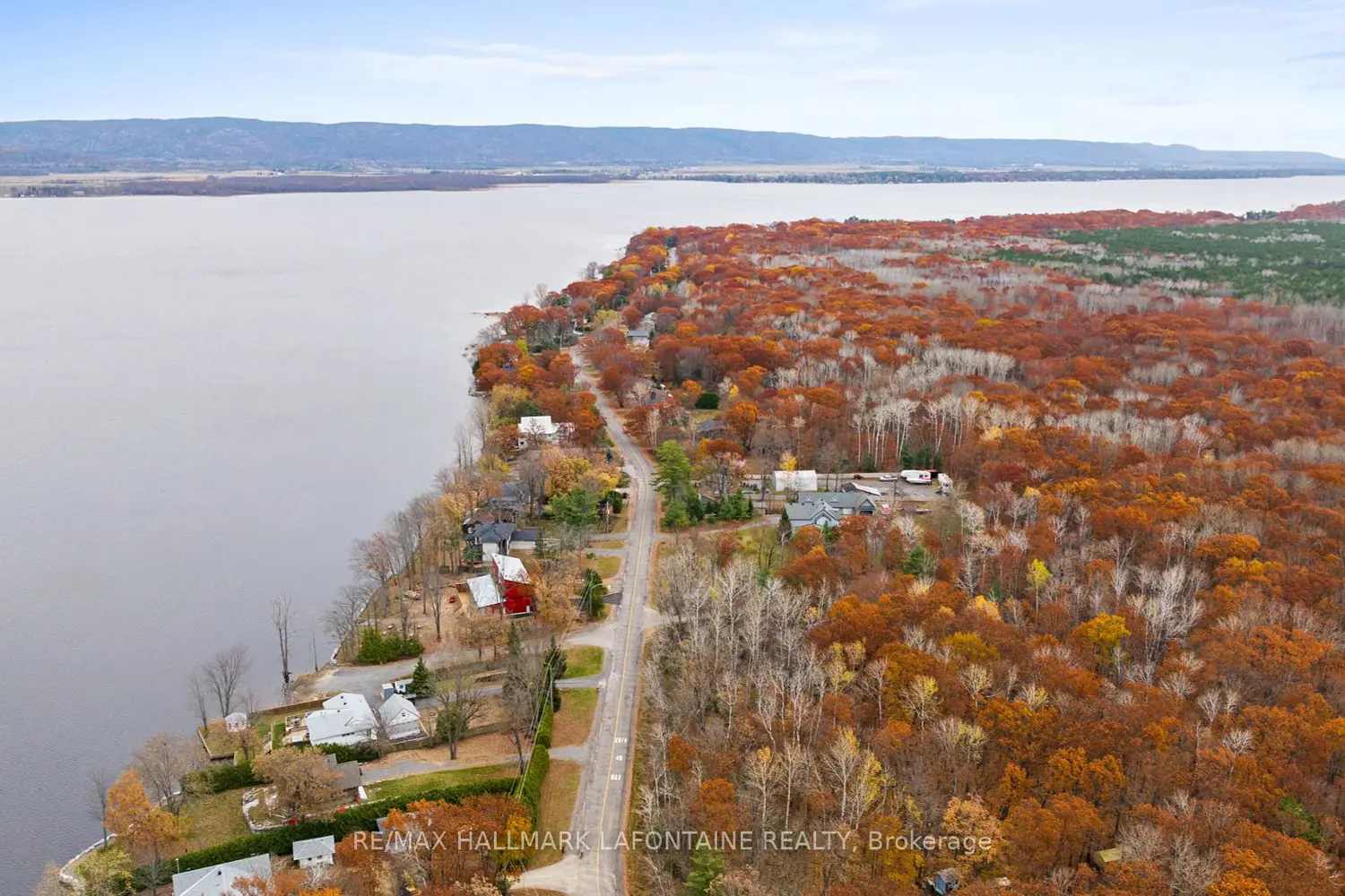 881 Bayview Drive photo 5