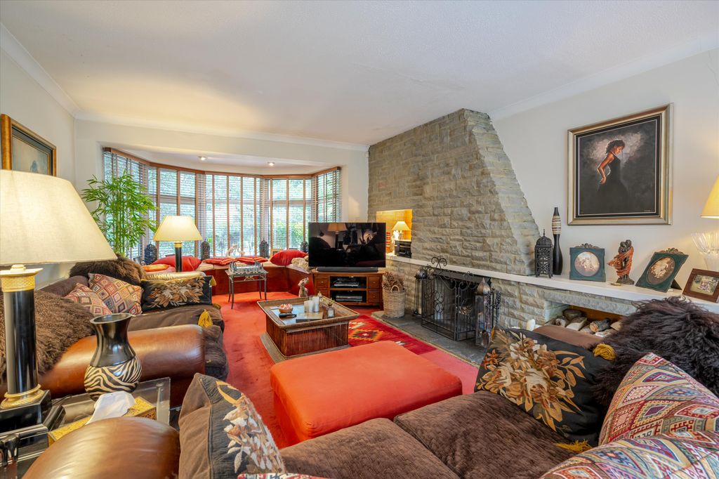 Additional image 3 of 6 bed detached house to rentKennel Avenue, Ascot, Berkshire SL5