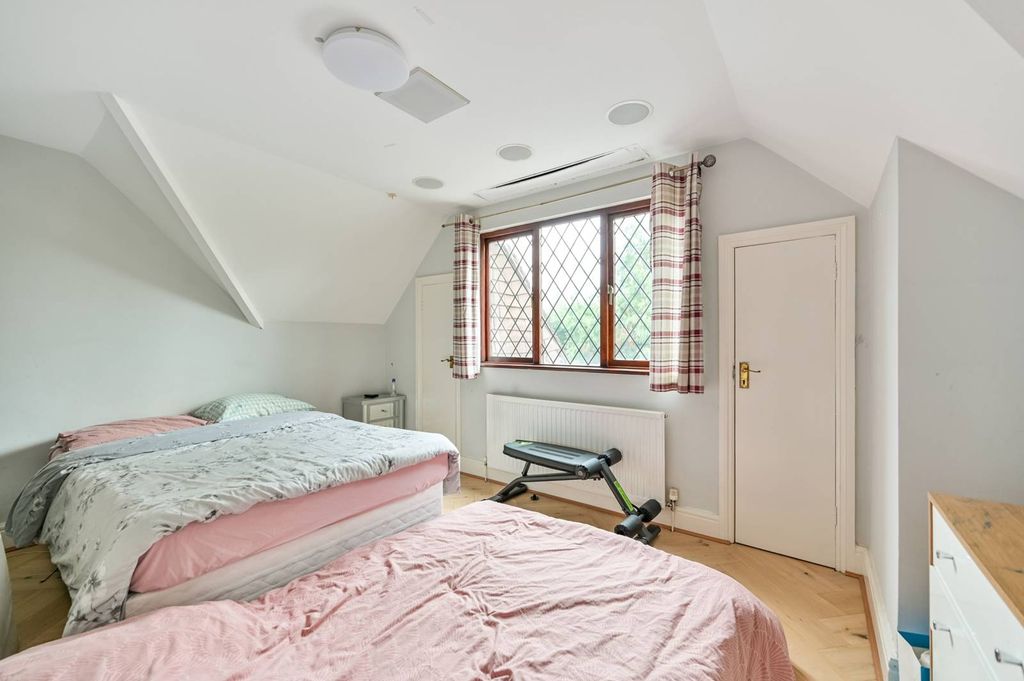 Additional image 12 of 5 bed detached house to rentThe Fisheries, Bray, Maidenhead SL6