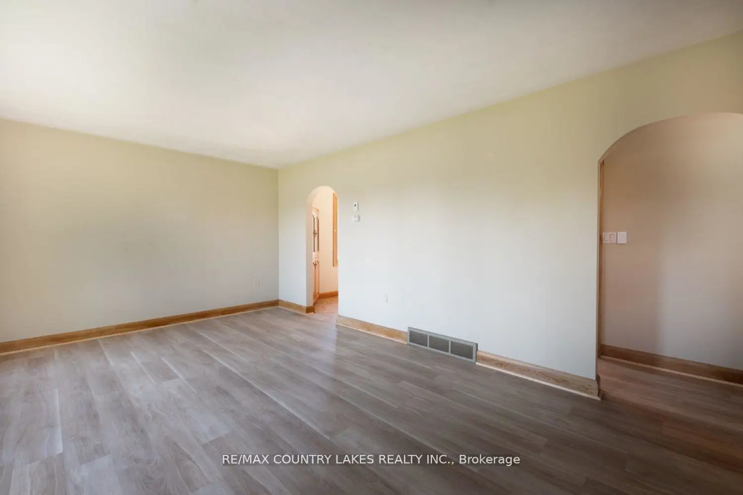 Additional image 8 of 895 Highway 7 Road