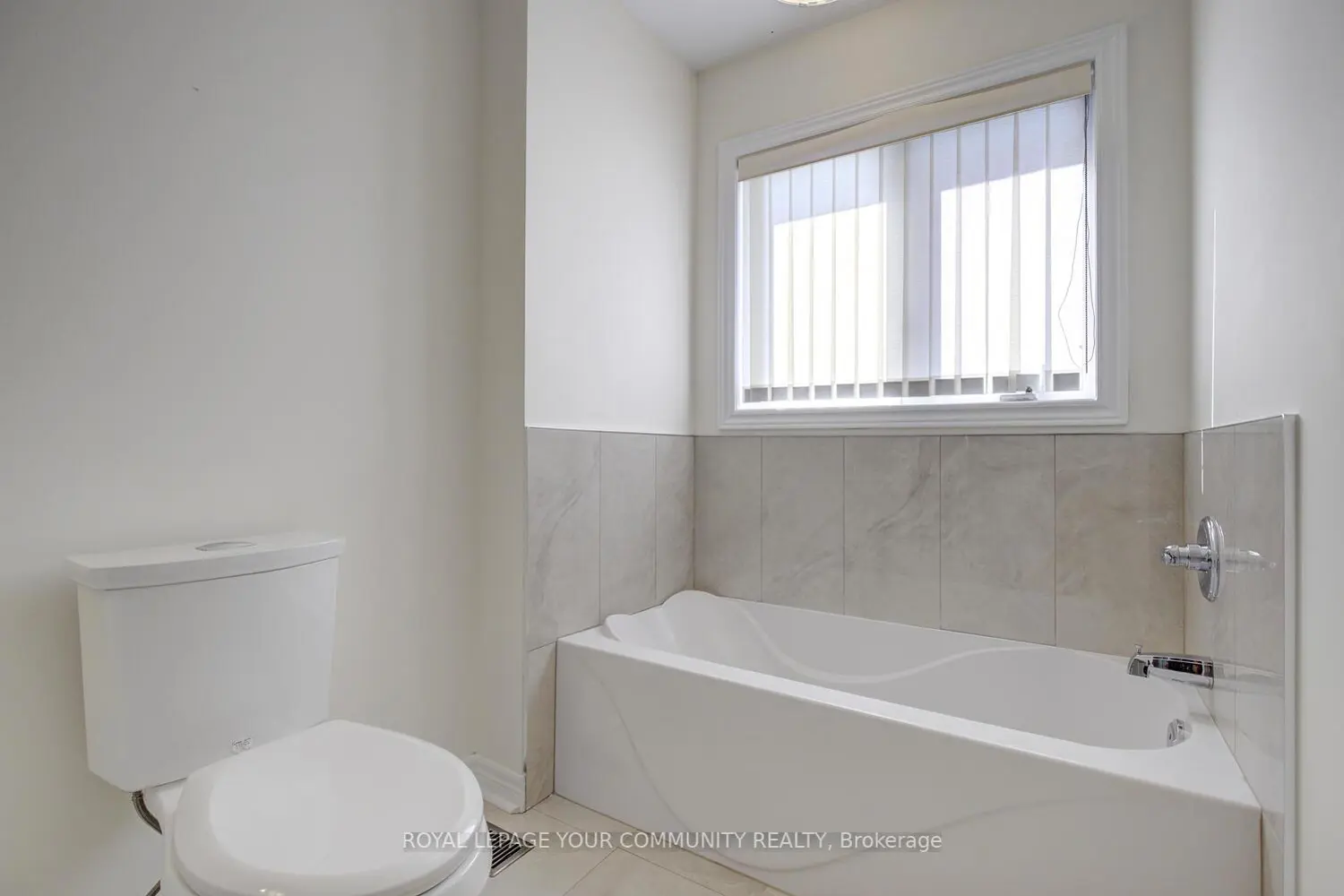 Additional image 8 of 32 Black Maple Crescent