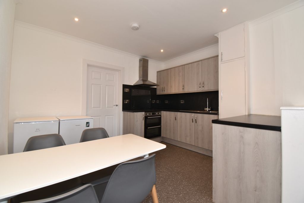 2 bed maisonette to rentHigh Street, Falmouth TR11