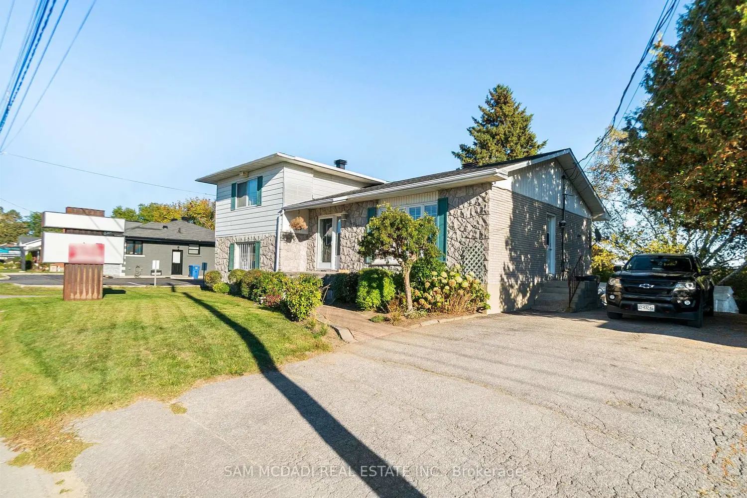 Additional image 2 of 2705 Laurier Street