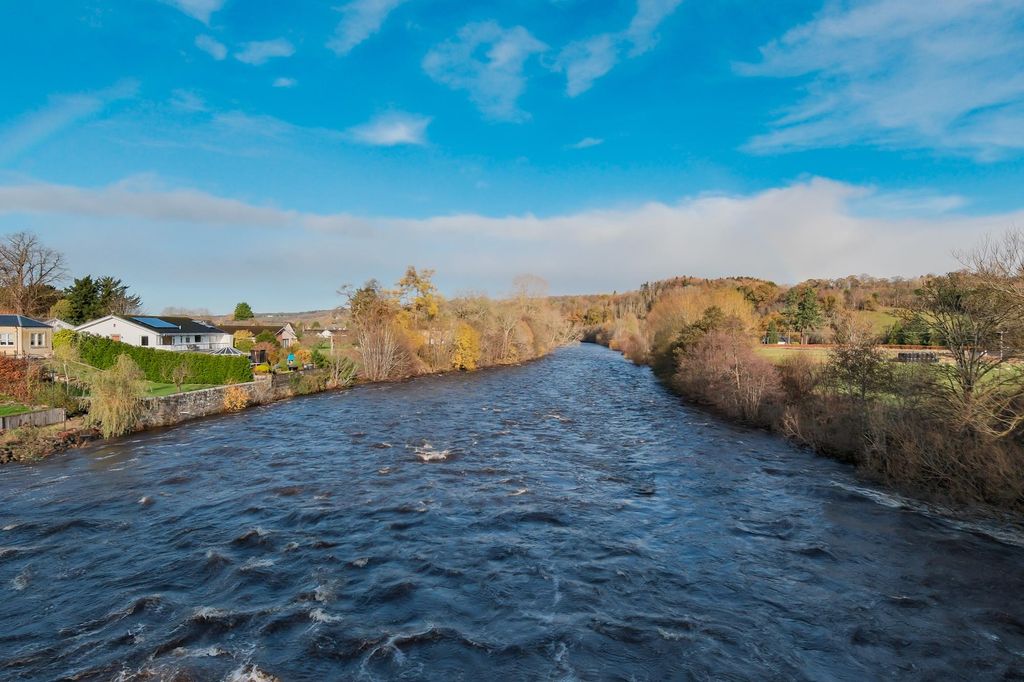2 bed maisonette to rent10 Forrest Place, Crossford, Carluke ML8