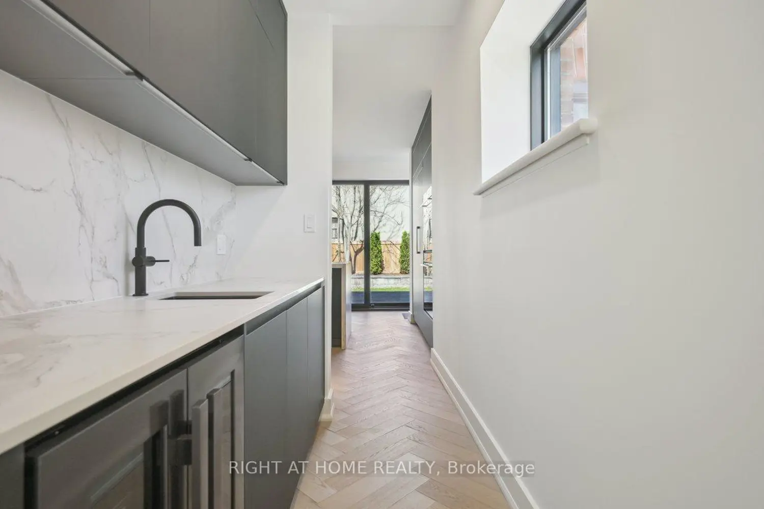 Additional image 8 of 2187 Lakeshore Road