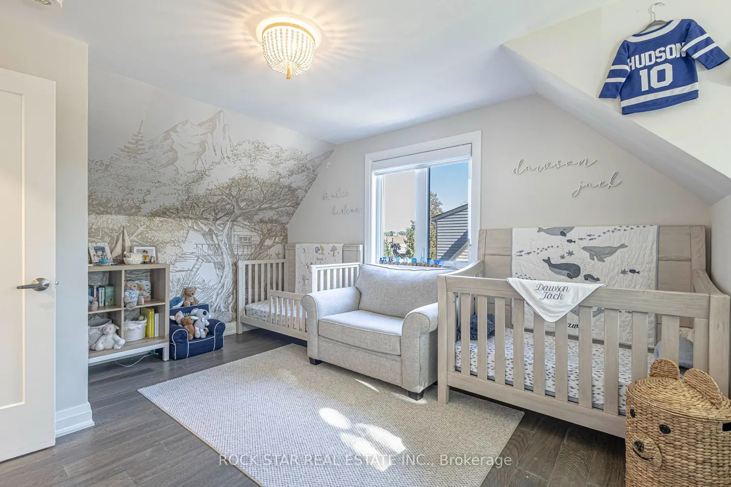 Additional image 3 of 2055 Courtland Crescent