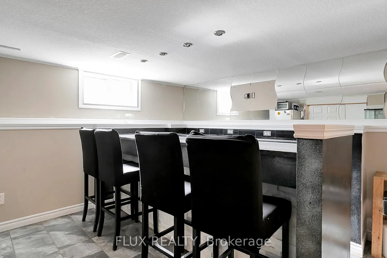 Additional image 15 of 1392 Doon Village Road