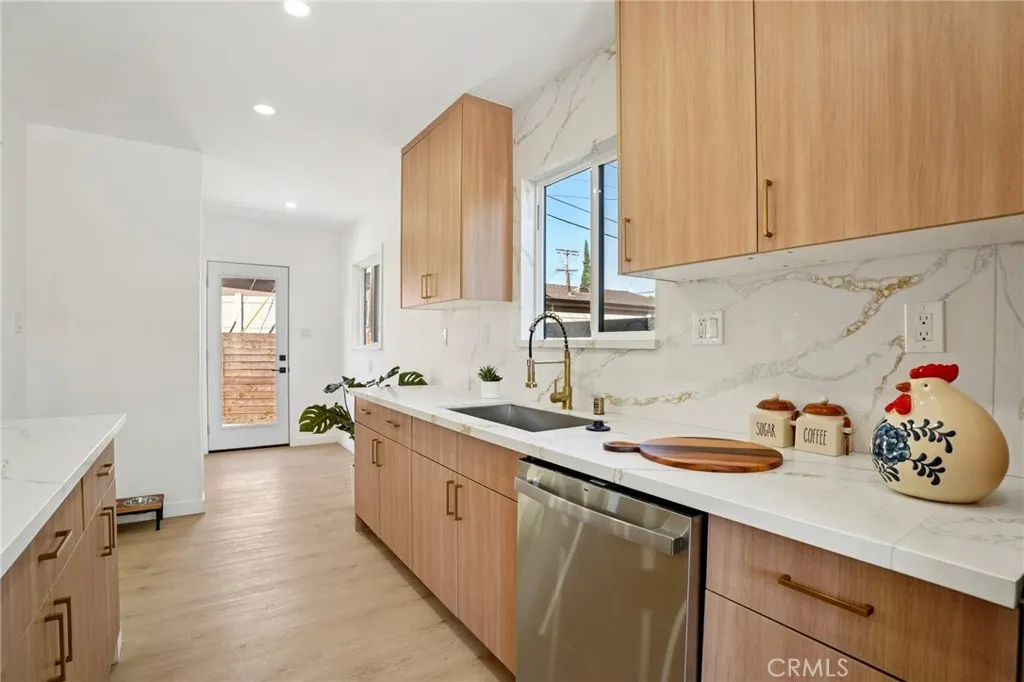 Additional image 13 of 13907 Wyandotte Street, Van Nuys, CA 91405