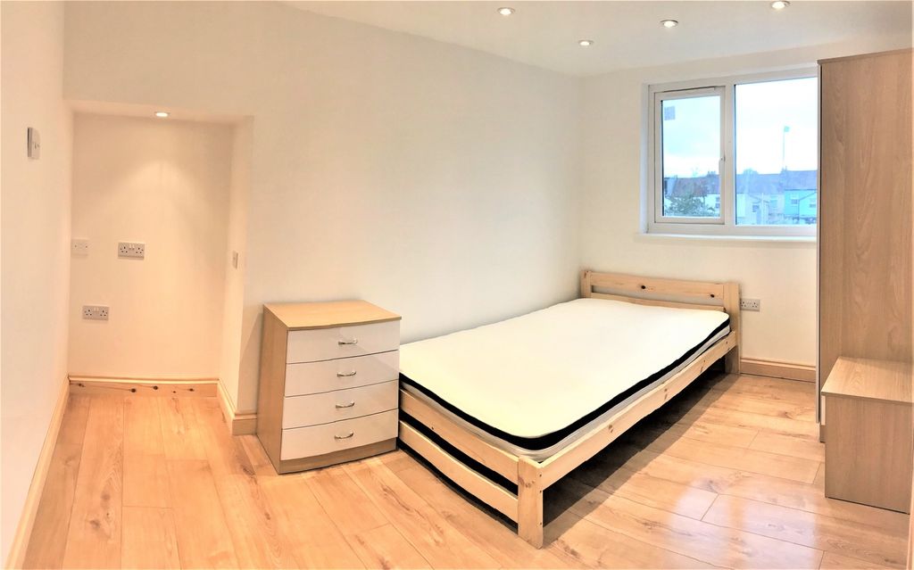 Additional image 6 of 8 bed semi-detached house to rentMuller Road, Bristol BS7