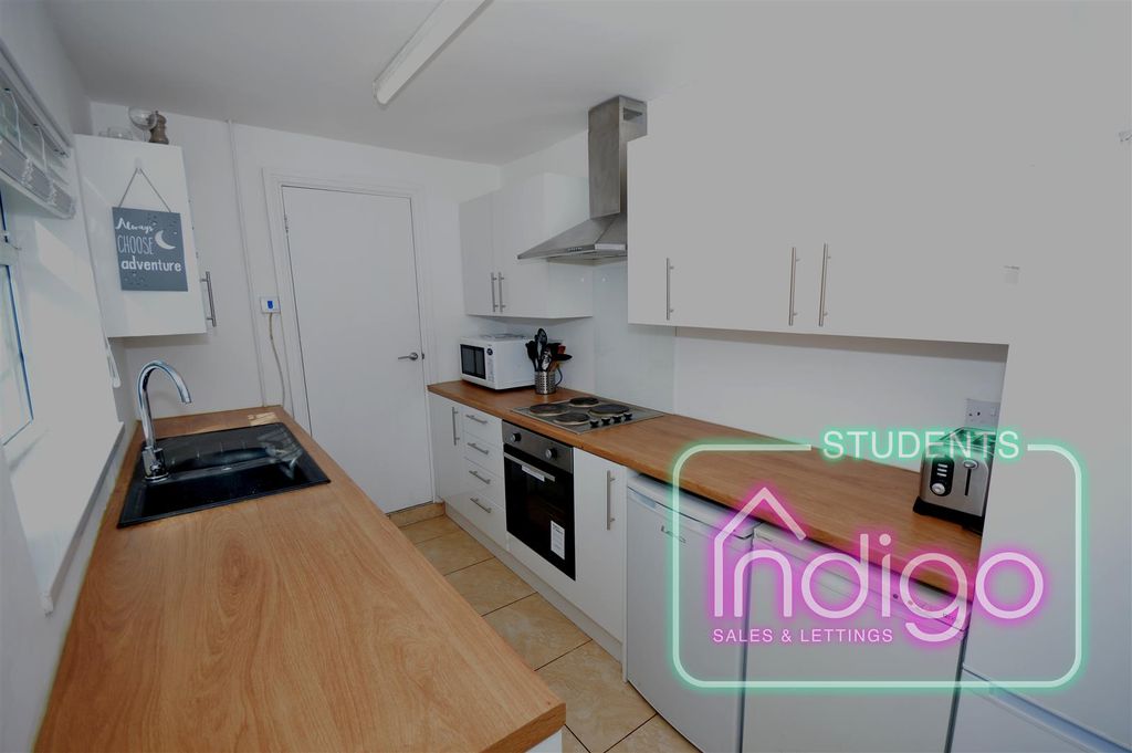Additional image 10 of 5 bed property to rentAshfields New Road, Newcastle ST5