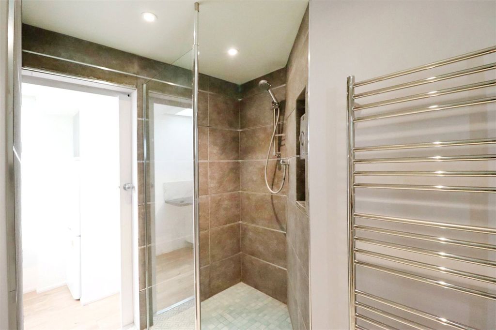 Additional image 9 of 1 bed maisonette to rentCambrian House, Upper St. Johns Road, Burgess Hill, West Sussex RH15