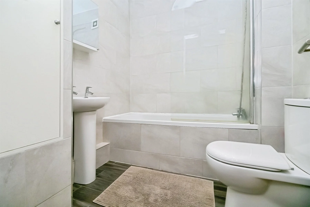 Additional image 2 of 2 bed flat to rentMary Street, Porthcawl CF36