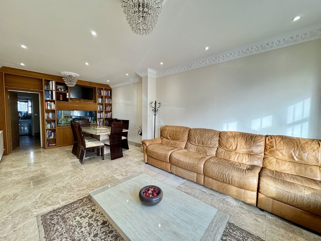 Additional image 16 of 8 bed terraced house to rentDunstable Road, Bedfordshire LU4
