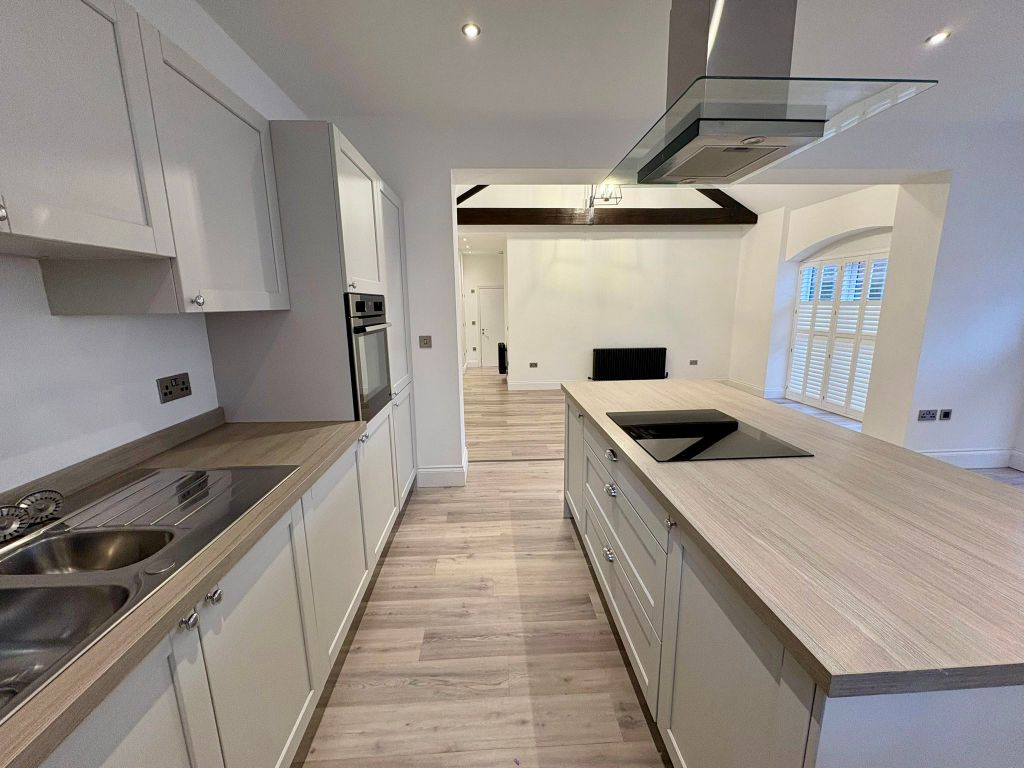 2 bed flat to rentSt Marys Gate, Derby DE1 photo 2