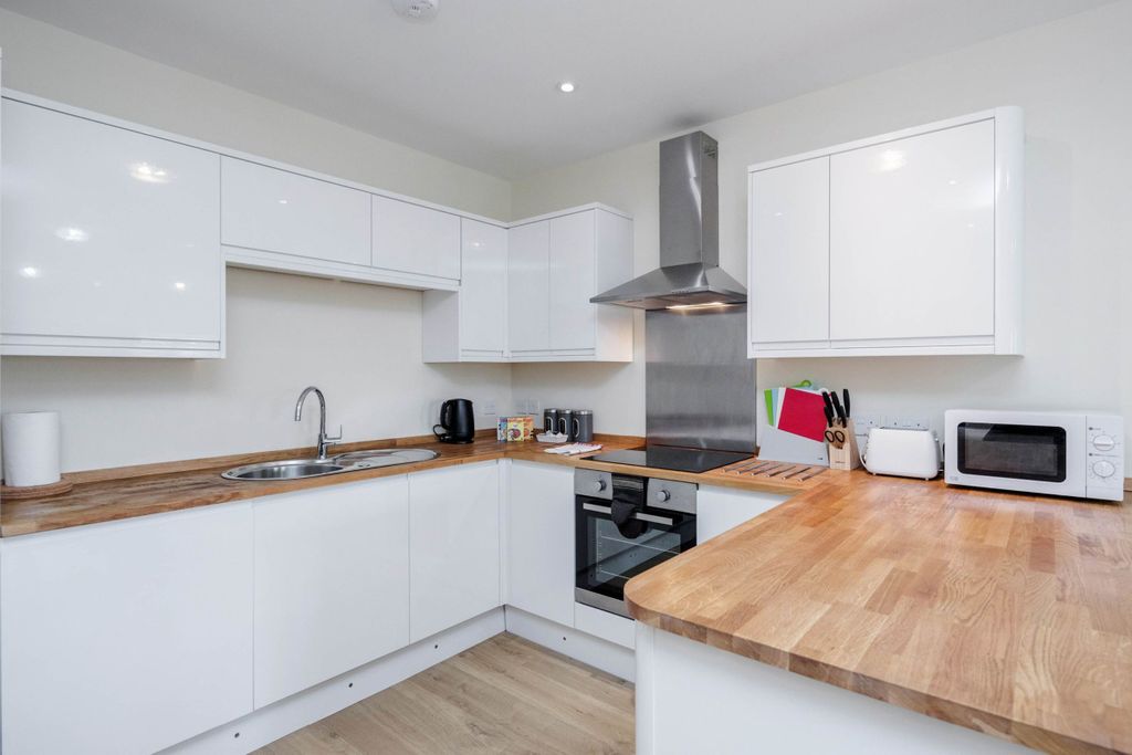 Additional image 13 of 2 bed flat to rentQueen Street, Maidenhead SL6