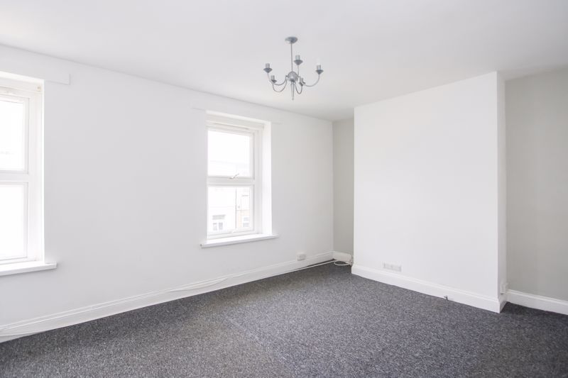Additional image 2 of 3 bed flat to rentGlebe Street, Penarth CF64