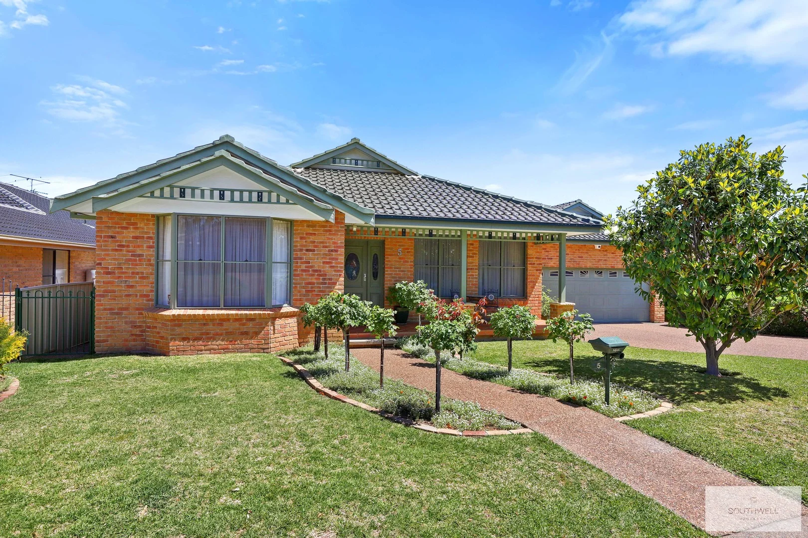 5 The Hermitage, Tamworth NSW 2340