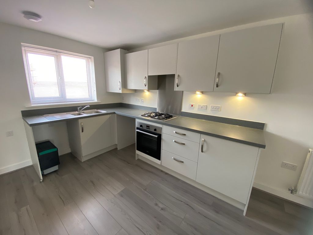 Additional image 4 of 4 bed town house to rentFfordd Darwin, Barry CF63