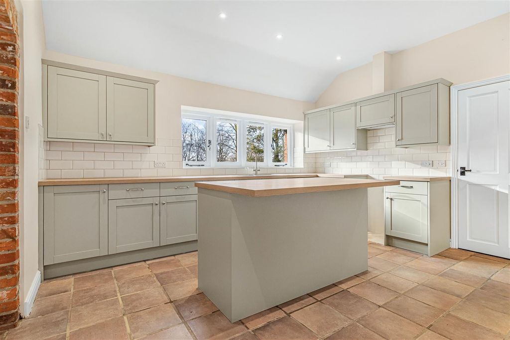 Additional image 2 of 4 bed property to rentChurch Hill, Lidgate, Newmarket CB8