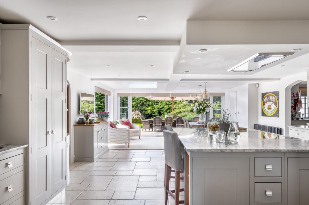 Additional image 10 of 6 bed detached house to rentHalfpenny Lane, Guildford, Surrey GU4