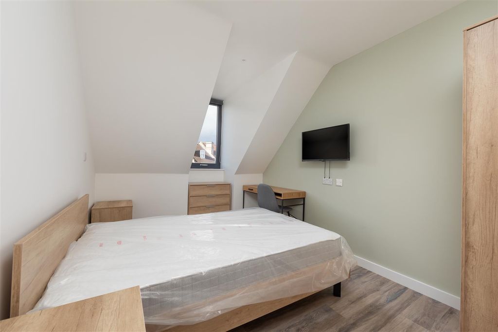 Additional image 3 of 4 bed flat to rentNew North Road, Exeter EX4