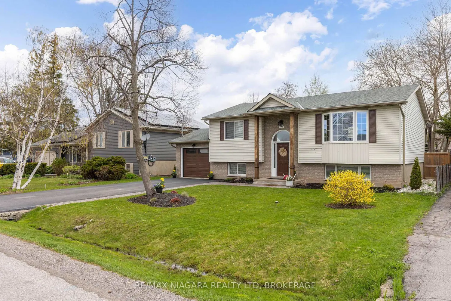 44 Maple Leaf Avenue photo 2