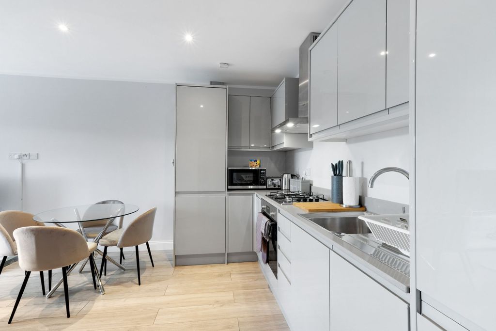 Additional image 8 of 2 bed flat to rentWest Wycombe Road, High Wycombe HP12