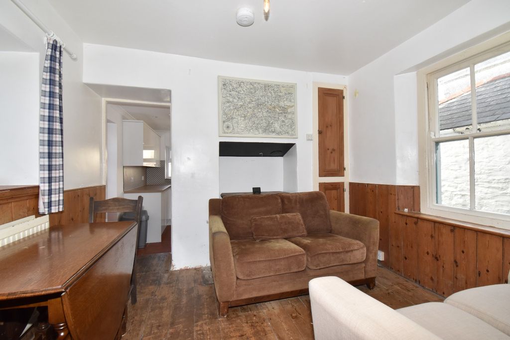 6 bed end terrace house to rentBudock Terrace, Falmouth TR11