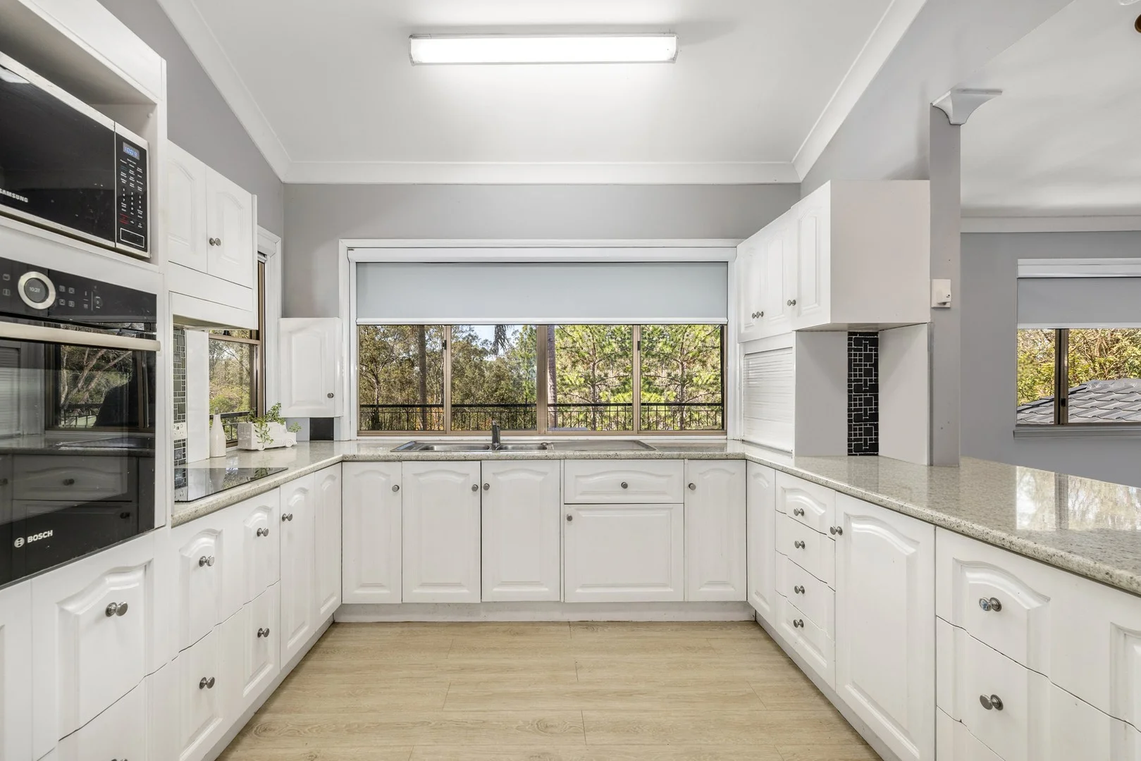 8 Albion Road, Eatons Hill QLD 4037