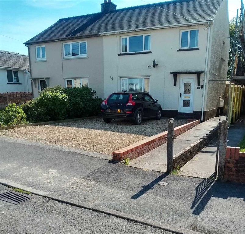 3 bed semi-detached house to rentDynevor Avenue, Llandeilo SA19