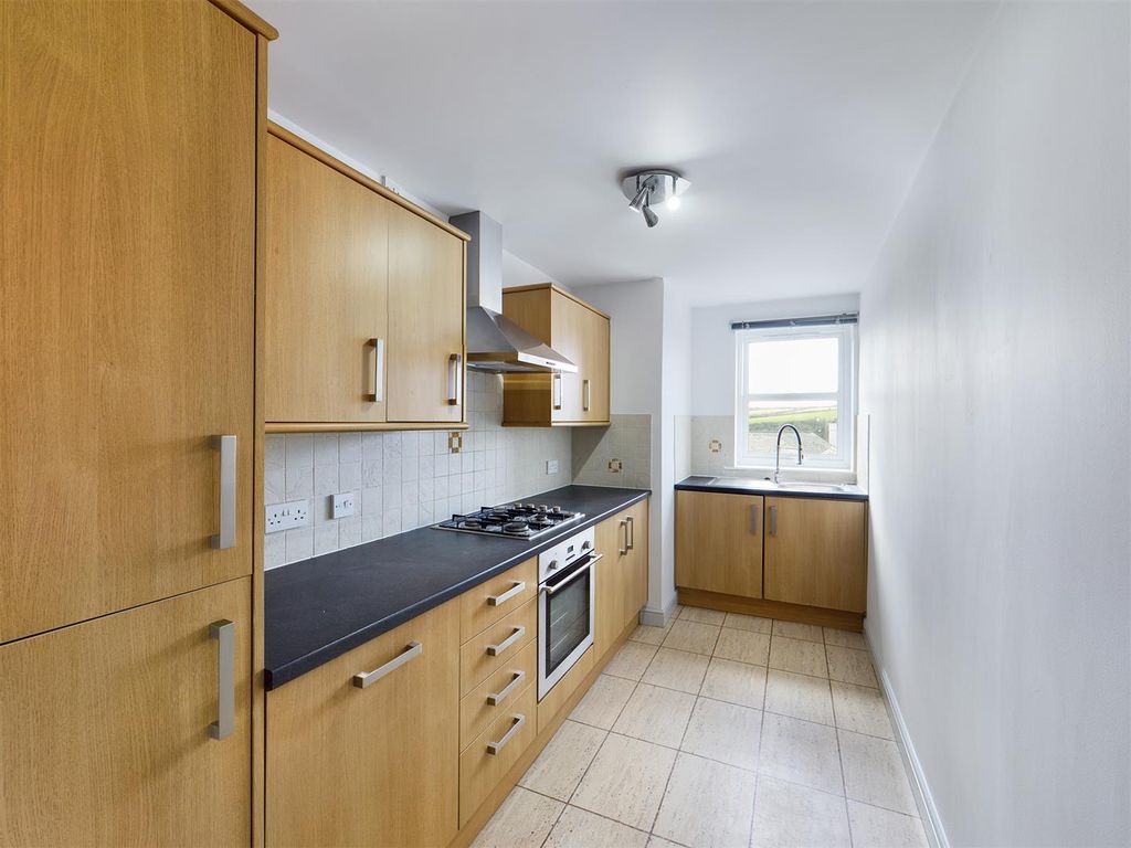 Additional image 3 of 3 bed flat to rentPentire Crescent, Newquay TR7