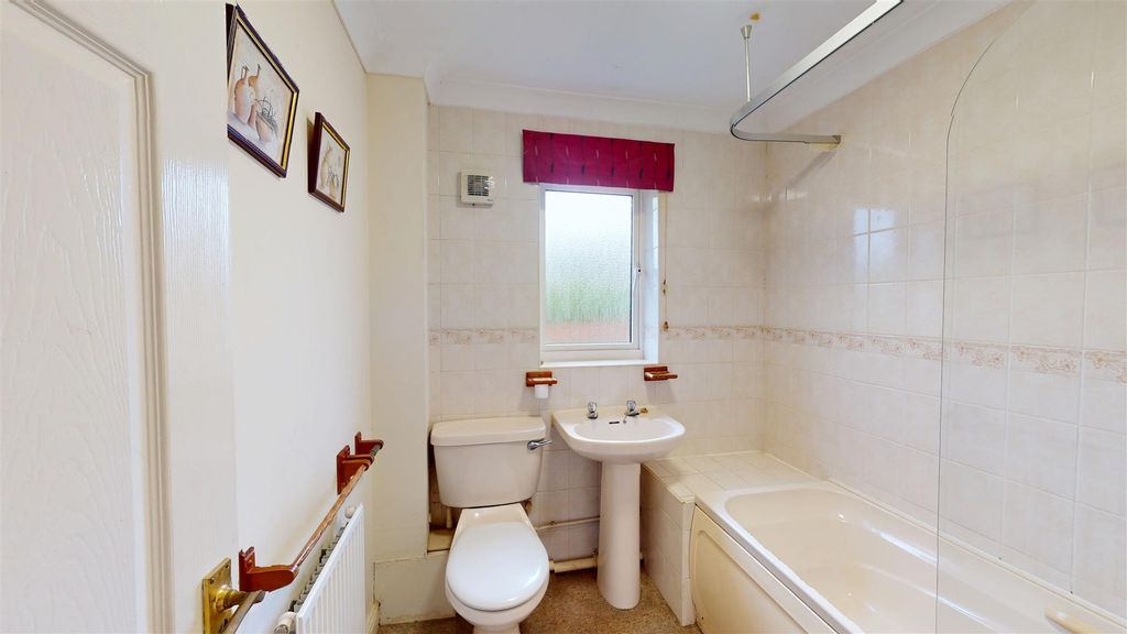 Additional image 5 of 2 bed flat to rentWestbourne Court, Penarth CF64