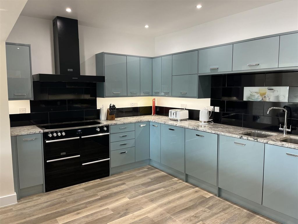 Additional image 2 of 4 bed semi-detached house to rentIlchester, Yeovil BA22