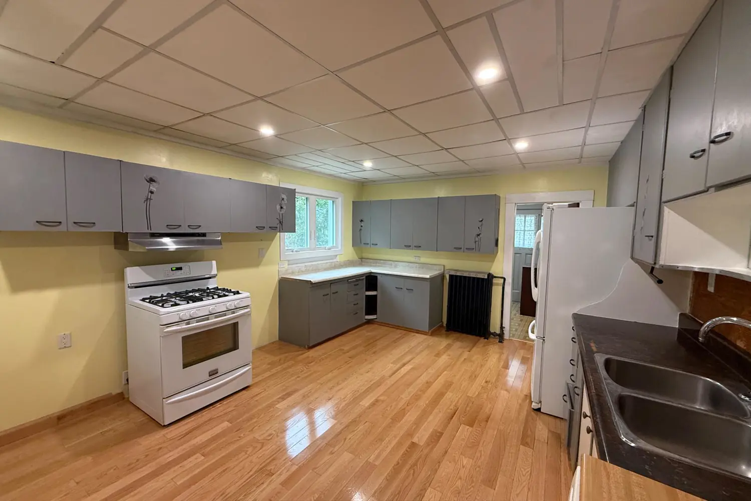 Additional image 7 of 640 Brewster Street