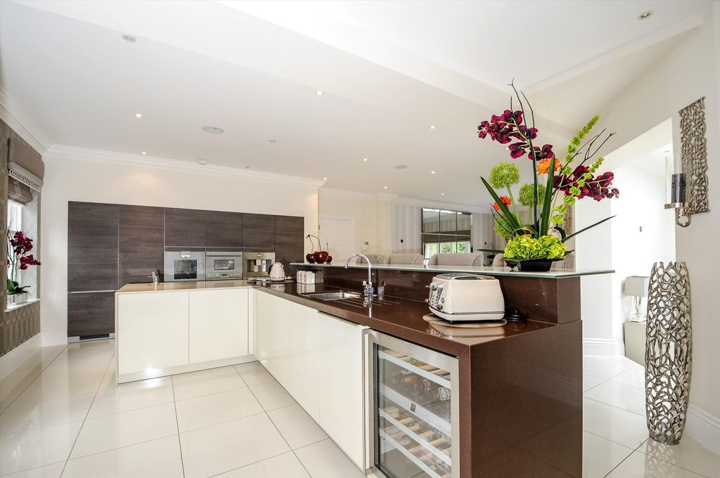 Additional image 3 of 5 bed detached house to rentBrockenhurst Road, Ascot, Berkshire SL5