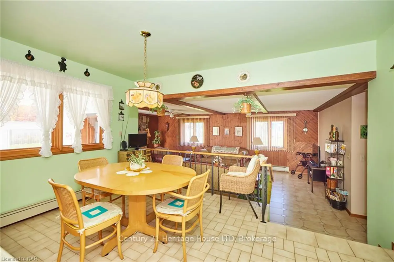 191 Cairns Crescent photo 4