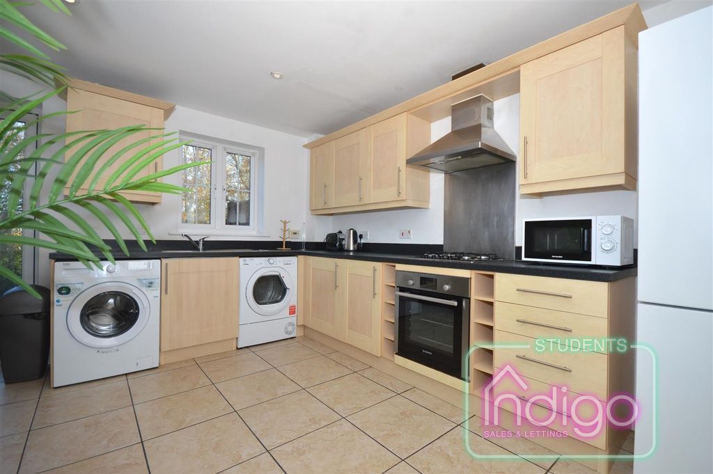 Additional image 8 of 5 bed property to rentChervil Close, Newcastle ST5