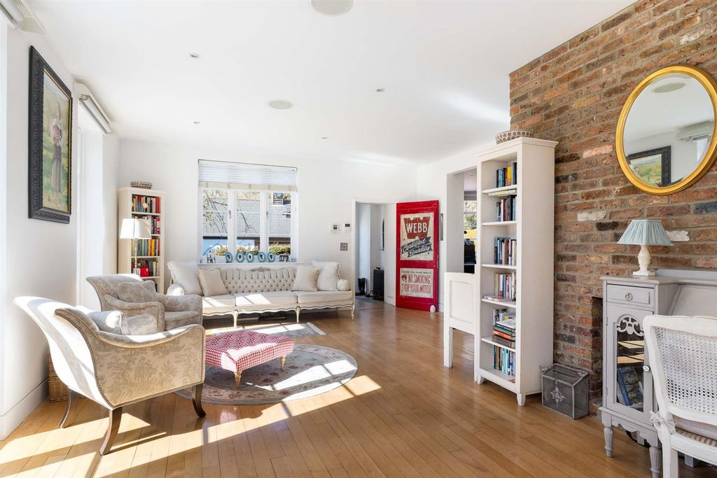5 bed property to rentBishopsgate Road, Englefield Green TW20 photo 3