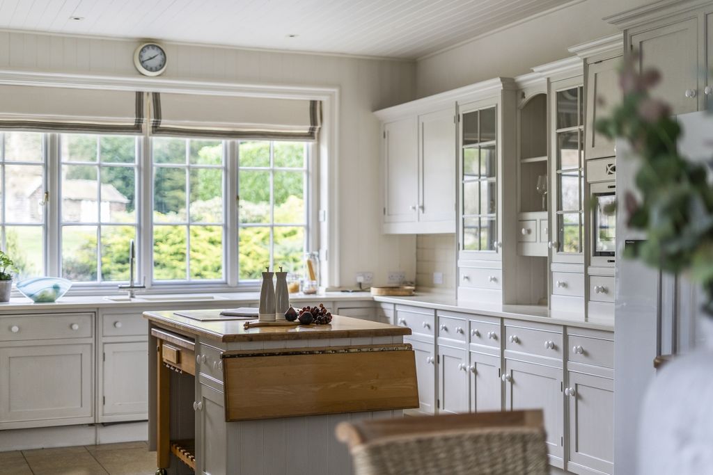Additional image 5 of 10 bed detached house to rentPriors Hatch Lane, Hurtmore, Godalming GU7