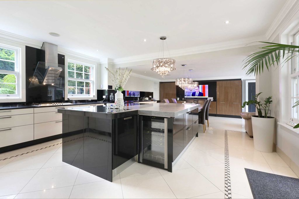 Additional image 11 of 9 bed detached house to rentSlade Oak Lane, Gerrards Cross SL9
